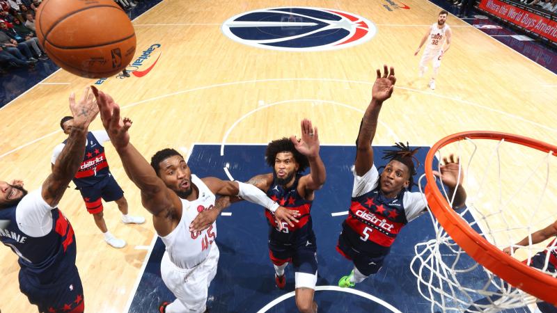 罗马诺：梅努可能在1月离开曼联，那不勒斯对租借他很感兴趣