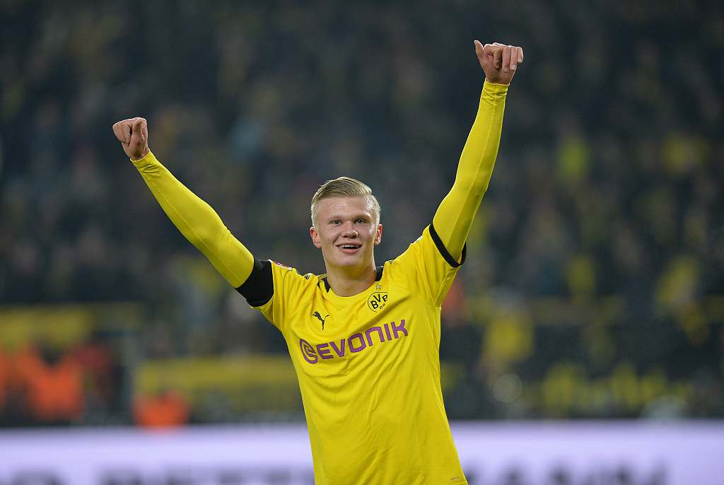 首夺年度最佳！登贝莱：努力终有回报，希望明年能再赢一次（首次加冕年度最佳！登贝莱：付出终见回报，盼明年再度夺魁）